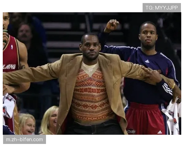 詹姆斯伤情被商业化,达蒙·琼斯行为引发舆论关注 詹姆斯伤情被商业化,达蒙·琼斯行为引发舆论关注