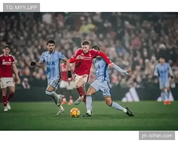 朗斯十六轮后积三十七分 以一分优势力压巴黎领跑法甲